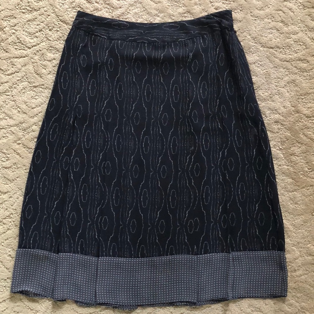 Black & grey light weight fabric skirt, like new